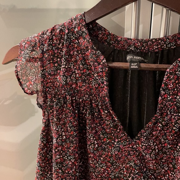 Floral sleeveless blouse - Picture 2 of 6